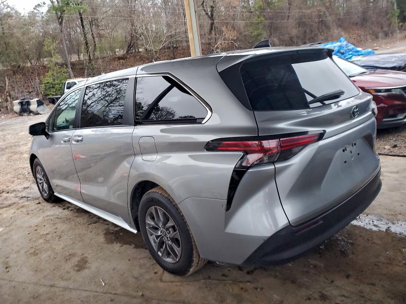 Photo 2 from auction – 2021 TOYOTA SIENNA LE with VIN 5TDKRKEC8MS063959