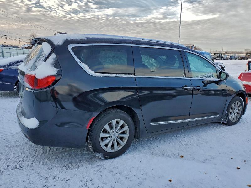 Photo 3 from auction – 2018 CHRYSLER PACIFICA T with VIN 2C4RC1BG3JR280356