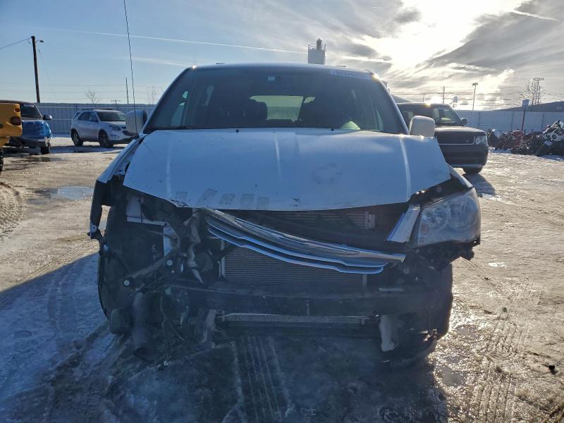 Photo 5 from auction – 2015 CHRYSLER TOWN & COU with VIN 2C4RC1BG6FR594686