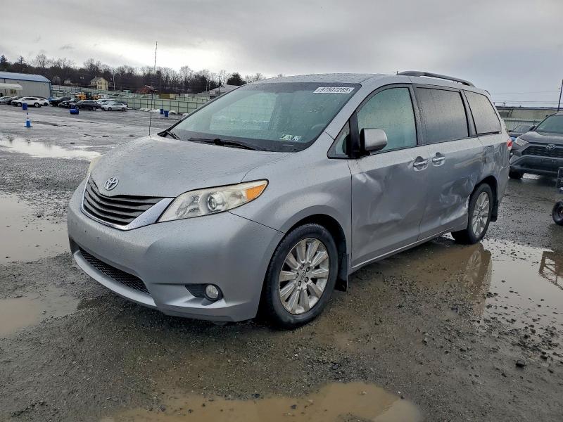 TOYOTA SIENNA XLE 2013 with VIN 5TDDK3DC6DS052057 - Photo from auction
