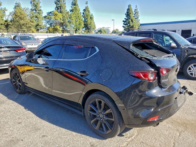 Photo 2 from auction – 2019 MAZDA 3 PREMIUM with VIN JM1BPANM1K1140528