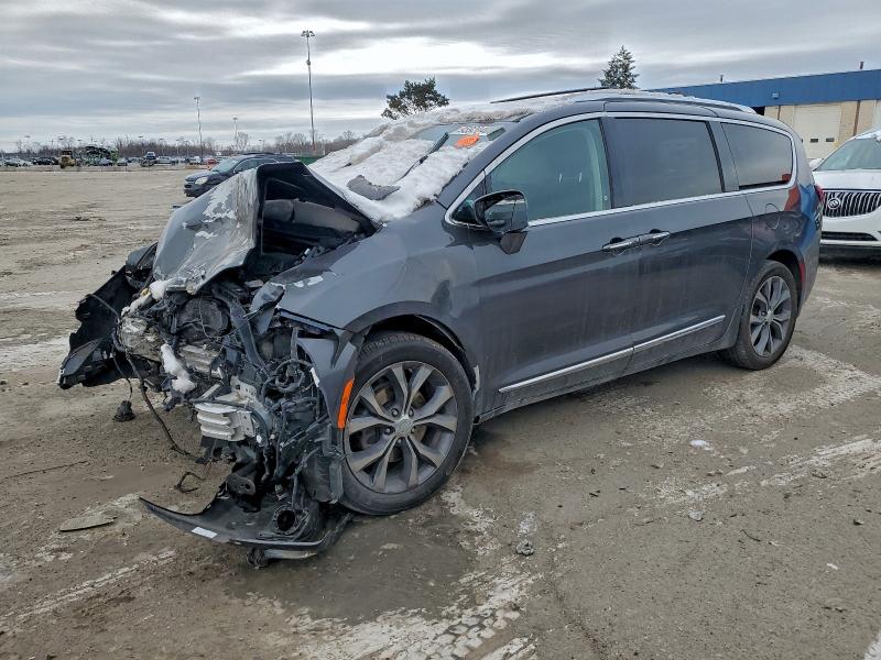 CHRYSLER PACIFICA L 2018 with VIN 2C4RC1GG1JR121442 - Photo from auction