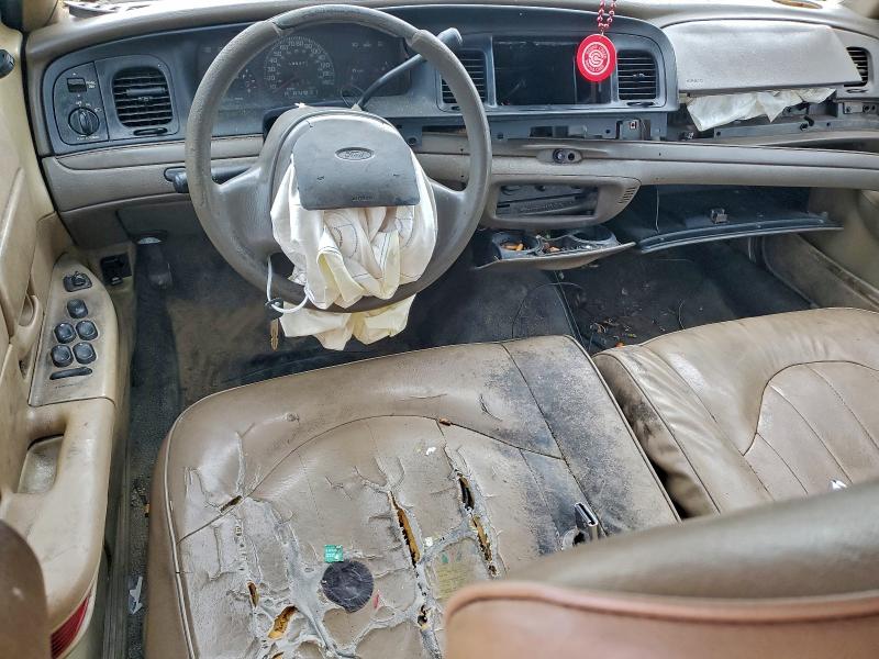 Photo 8 from auction – 2000 FORD CROWN VICT with VIN 2FAFP71W2YX179677