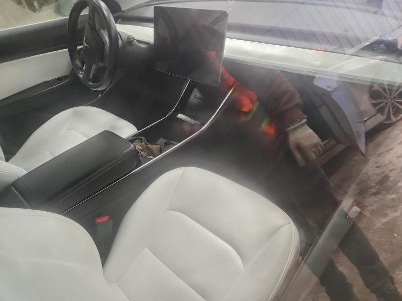 Photo 8 from auction – 2019 TESLA MODEL 3 with VIN 5YJ3E1EA7KF402804