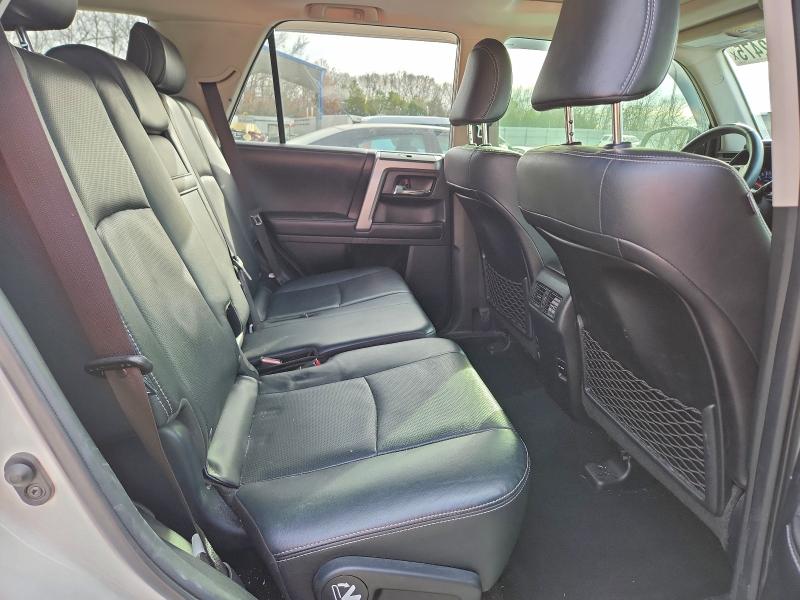 Photo 11 from auction – 2018 TOYOTA 4RUNNER SR with VIN JTEBU5JR2J5516335