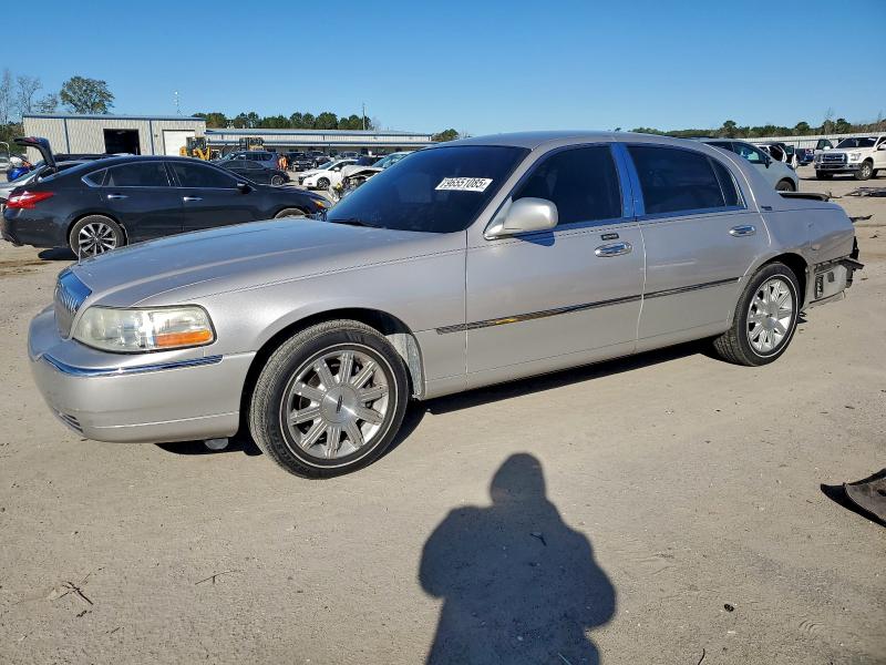 صورة رقم 1 من المزاد - 2011 LINCOLN TOWN CAR S مع VIN 2LNBL8CV2BX765202