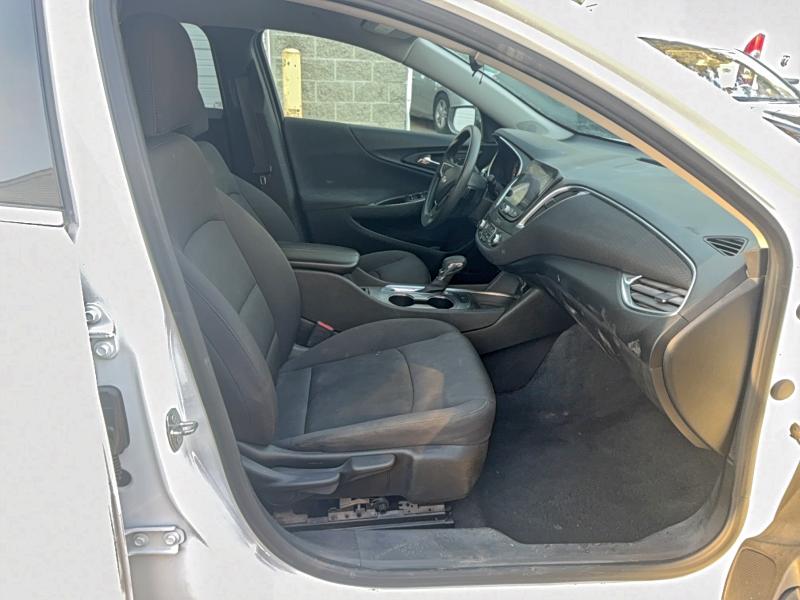 Photo 5 from auction – 2021 CHEVROLET MALIBU LT with VIN 1G1ZD5ST8MF077355