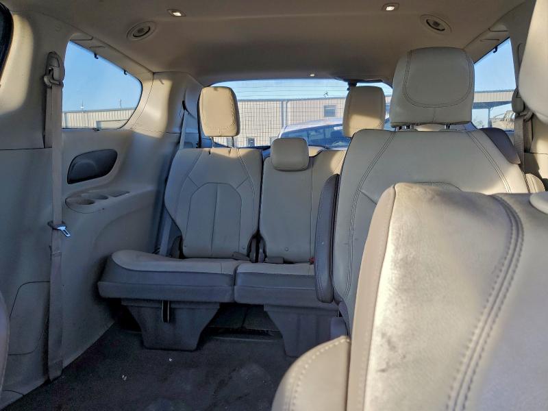 Photo 10 from auction – 2018 CHRYSLER PACIFICA T with VIN 2C4RC1BG9JR174753