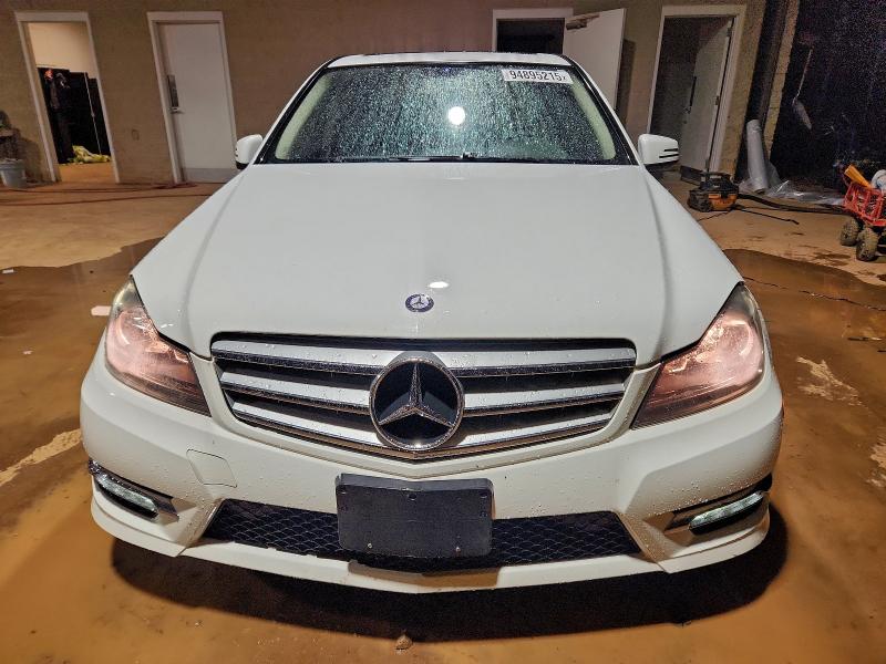 Photo 5 from auction – 2013 MERCEDES-BENZ C with VIN WDDGF4HB0DR273439