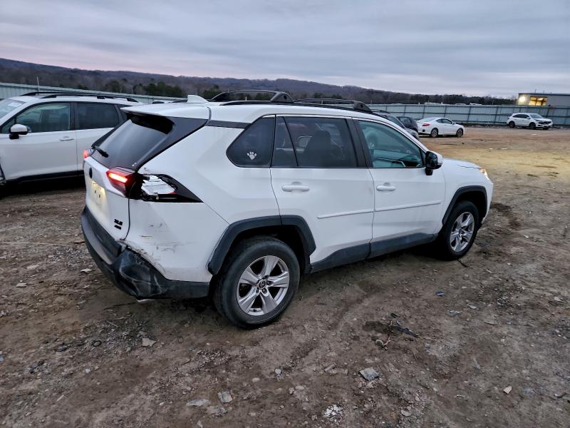 Photo 3 from auction – 2021 TOYOTA RAV4 XLE with VIN 2T3P1RFV0MC242549