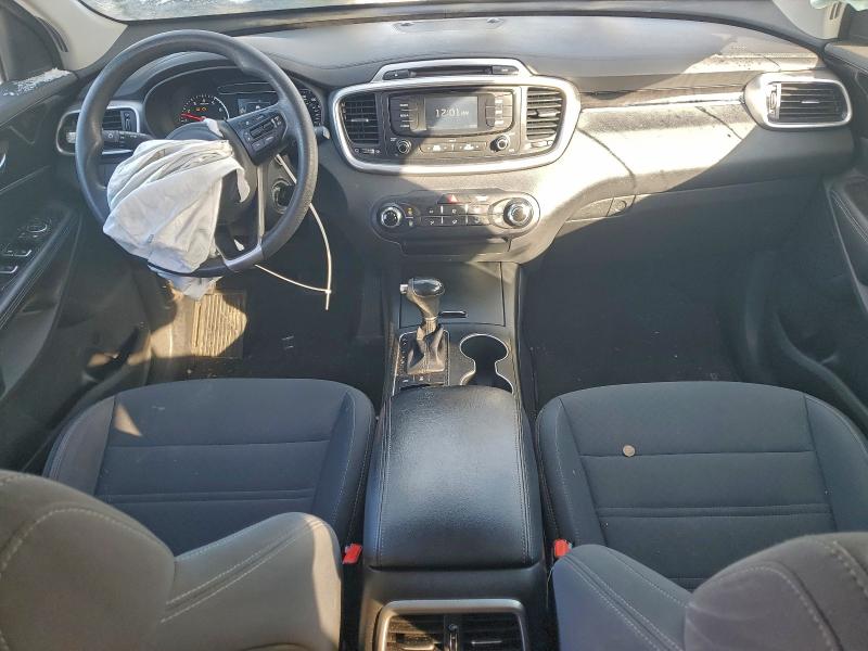 Photo 8 from auction – 2017 KIA SORENTO LX with VIN 5XYPGDA52HG193902