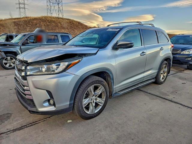 TOYOTA HIGHLANDER 2018 with VIN 5TDDZRFH3JS838367 - Photo from auction