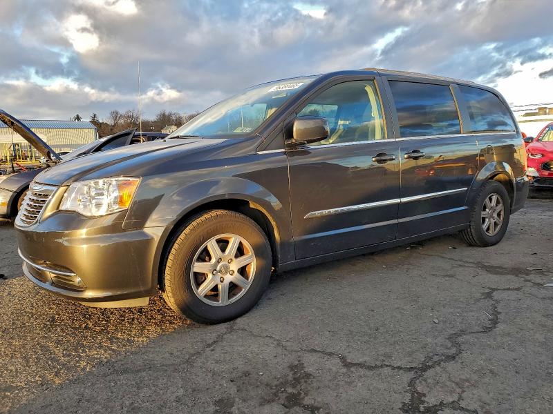 CHRYSLER TOWN & COU 2011 with VIN 2A4RR5DG3BR747371 - Photo from auction