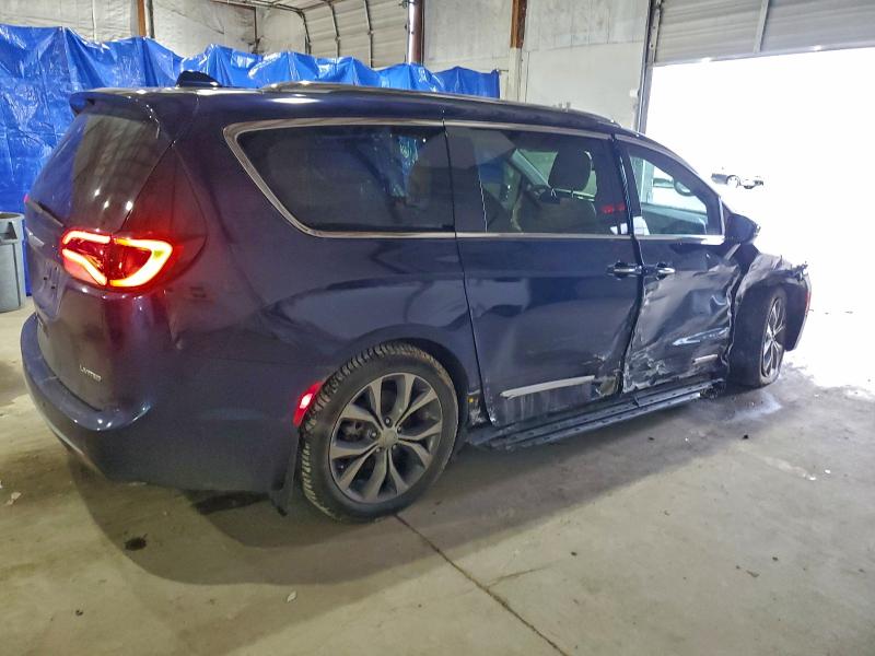 Photo 3 from auction – 2017 CHRYSLER PACIFICA with VIN 2C4RC1GG4HR812281