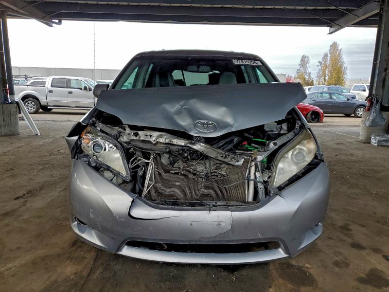 Photo 5 from auction – 2014 TOYOTA SIENNA with VIN 5TDKK3DCXES438912