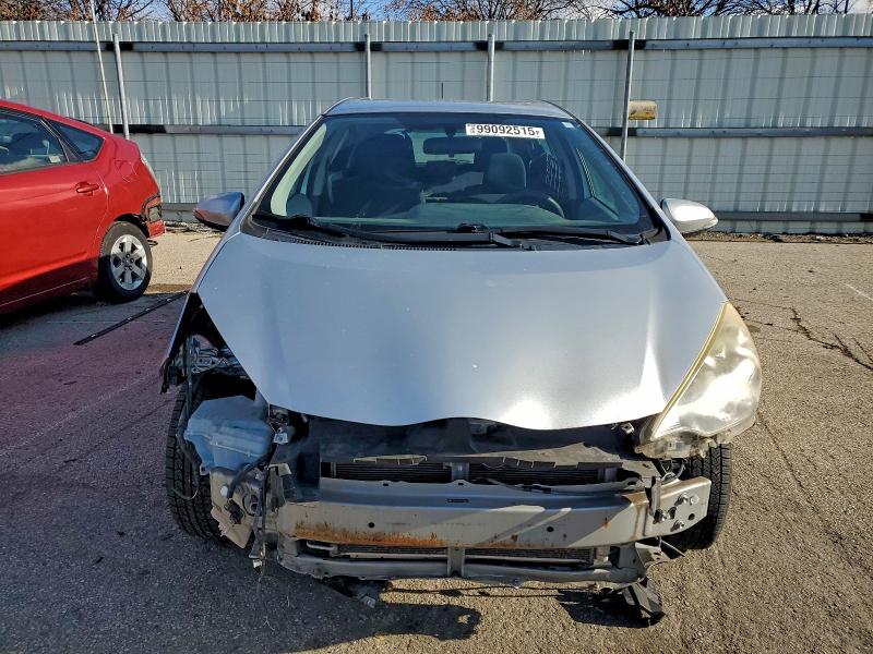 Photo 5 from auction – 2013 TOYOTA PRIUS C with VIN JTDKDTB38D1533672