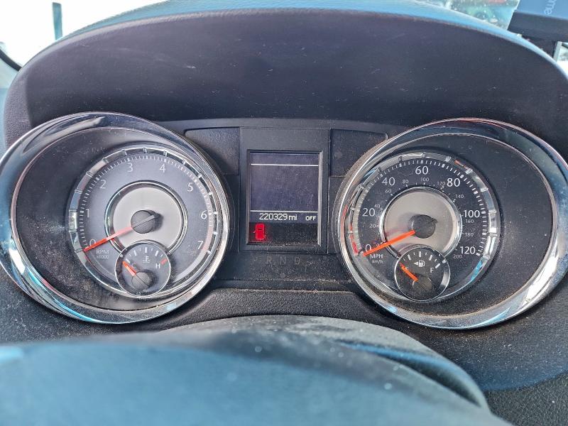 Photo 9 from auction – 2014 CHRYSLER TOWN & COU with VIN 2C4RC1BGXER159717