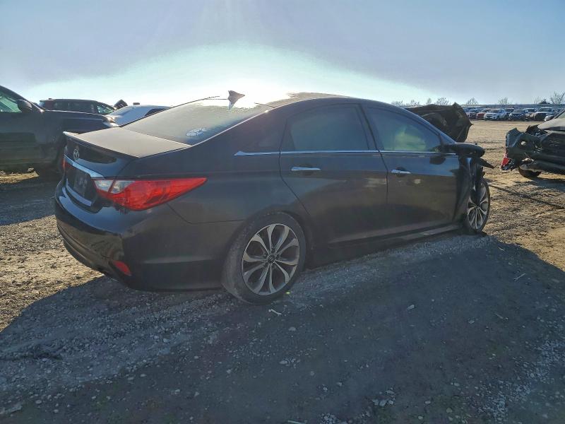 Photo 3 from auction – 2014 HYUNDAI SONATA SE with VIN 5NPEC4ACXEH844537