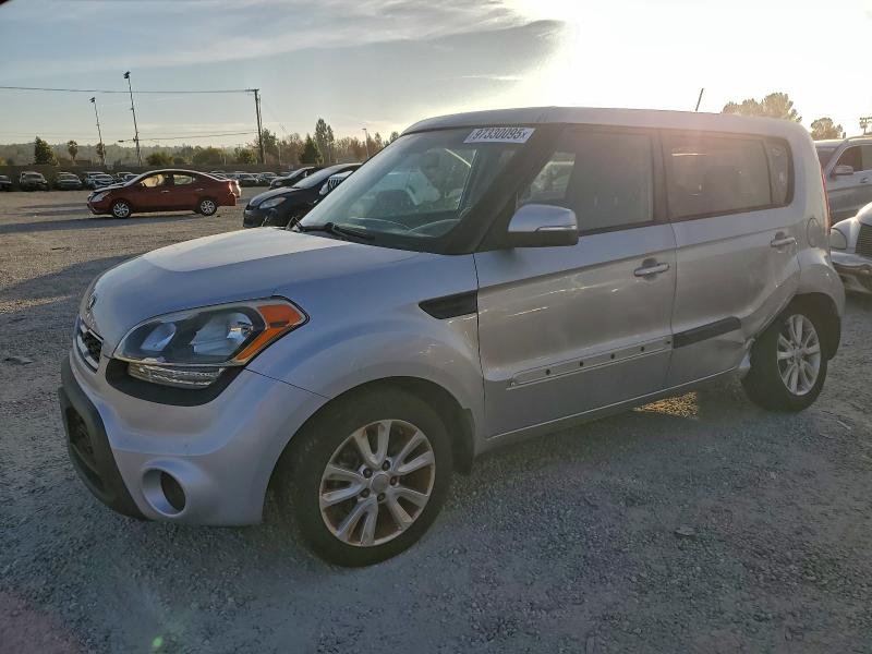 KIA SOUL + 2013 with VIN KNDJT2A62D7755223 - Photo from auction