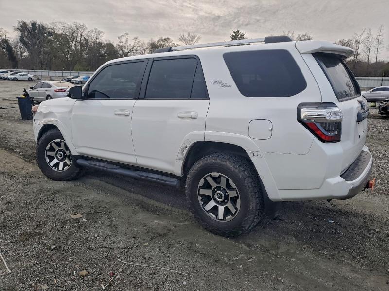 Photo 2 from auction – 2017 TOYOTA 4RUNNER SR with VIN JTEBU5JR2H5431005