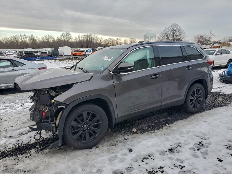 TOYOTA HIGHLANDER 2019 with VIN 5TDJZRFH2KS606461 - Photo from auction