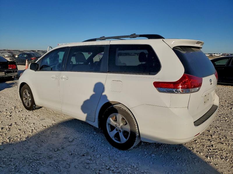 Photo 2 from auction – 2012 TOYOTA SIENNA LE with VIN 5TDKK3DC5CS178805