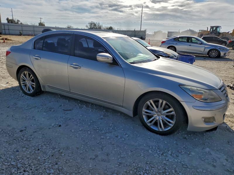 Photo 4 from auction – 2011 HYUNDAI GENESIS 4. with VIN KMHGC4DF2BU125679