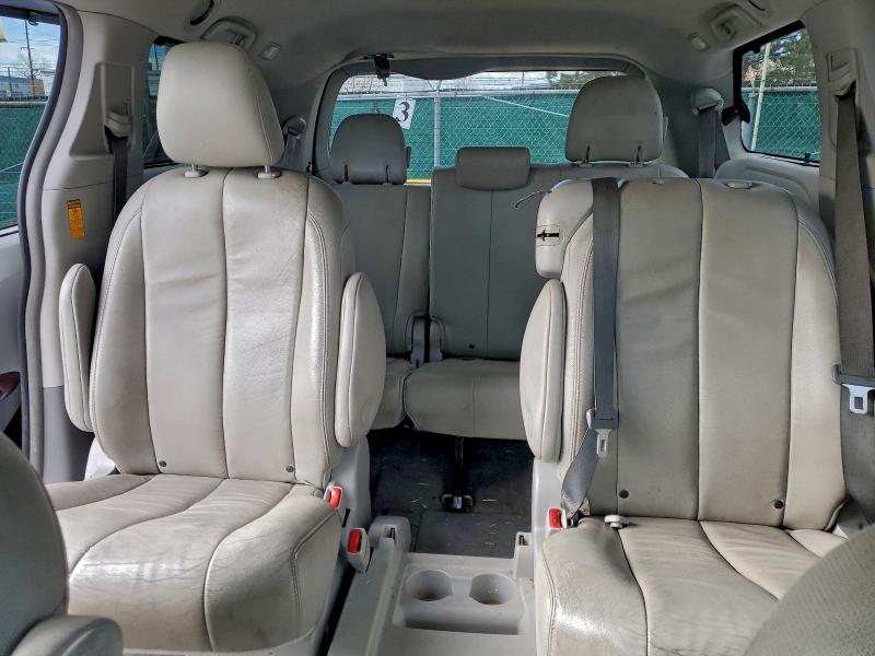 Photo 10 from auction – 2014 TOYOTA SIENNA XLE with VIN 5TDYK3DC6ES408882