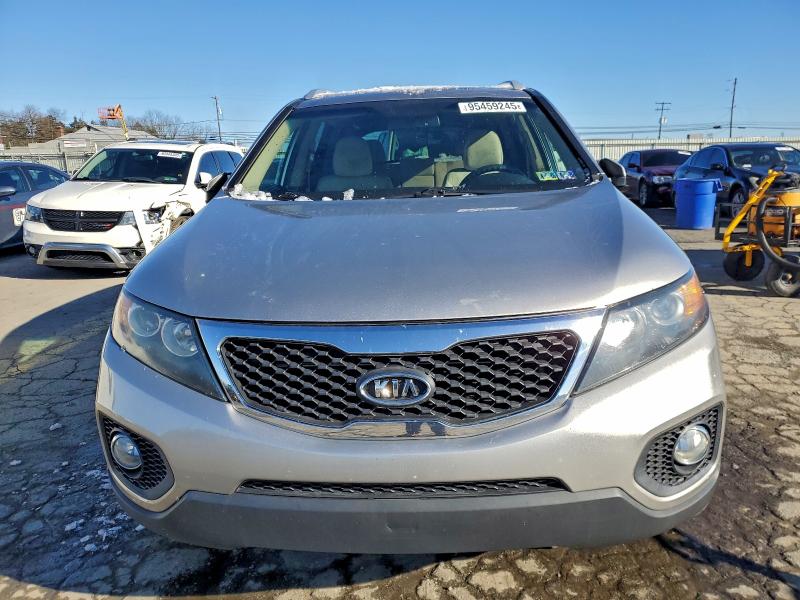 Photo 5 from auction – 2013 KIA SORENTO LX with VIN 5XYKT3A67DG417720