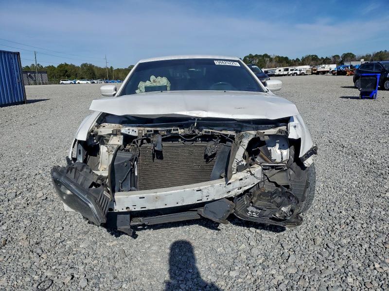Photo 5 from auction – 2019 CHRYSLER 300 S with VIN 2C3CCABG8KH559710