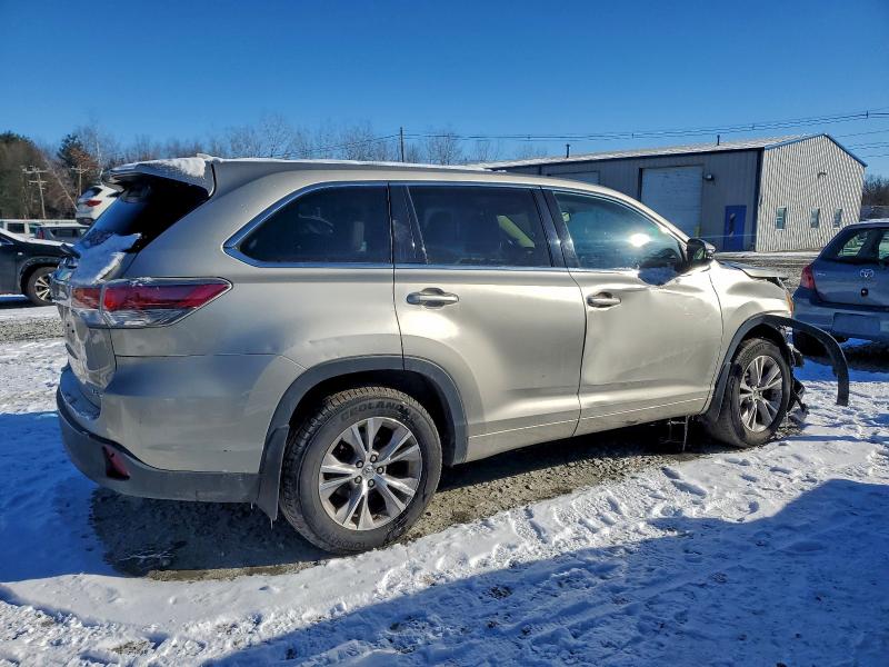 Photo 3 from auction – 2014 TOYOTA HIGHLANDER with VIN 5TDBKRFH0ES045108