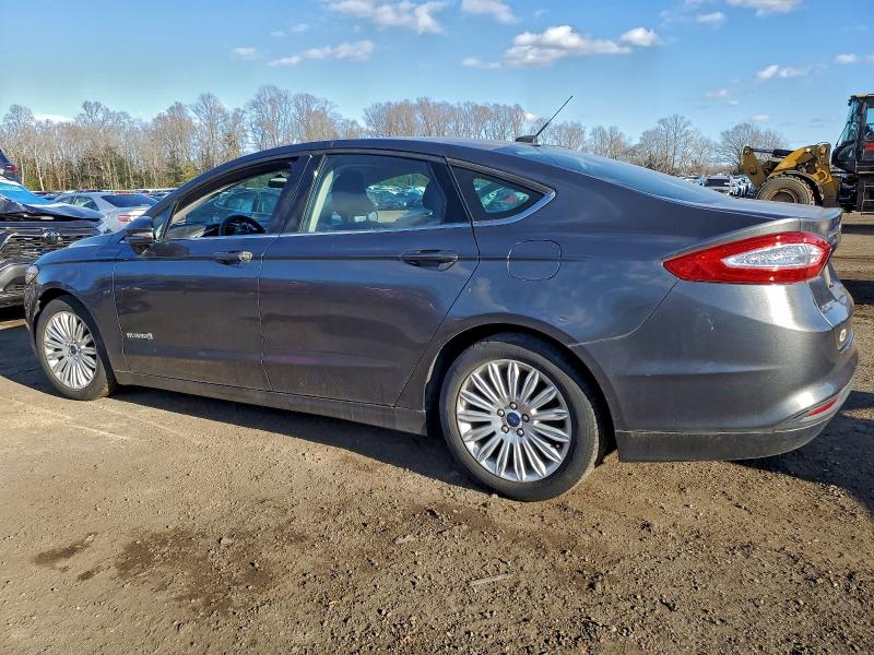 Photo 2 from auction – 2016 FORD FUSION with VIN 3FA6P0LU1GR182389