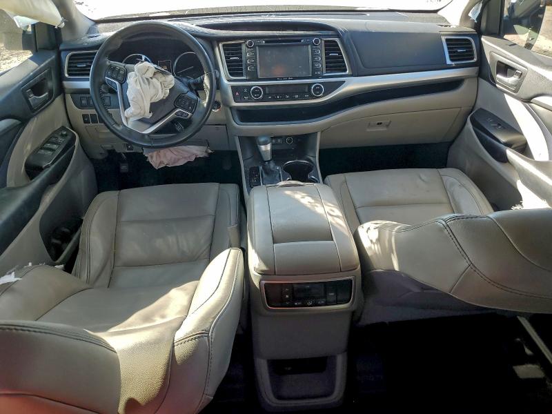 Photo 8 from auction – 2018 TOYOTA HIGHLANDER with VIN 5TDKZRFH6JS536174