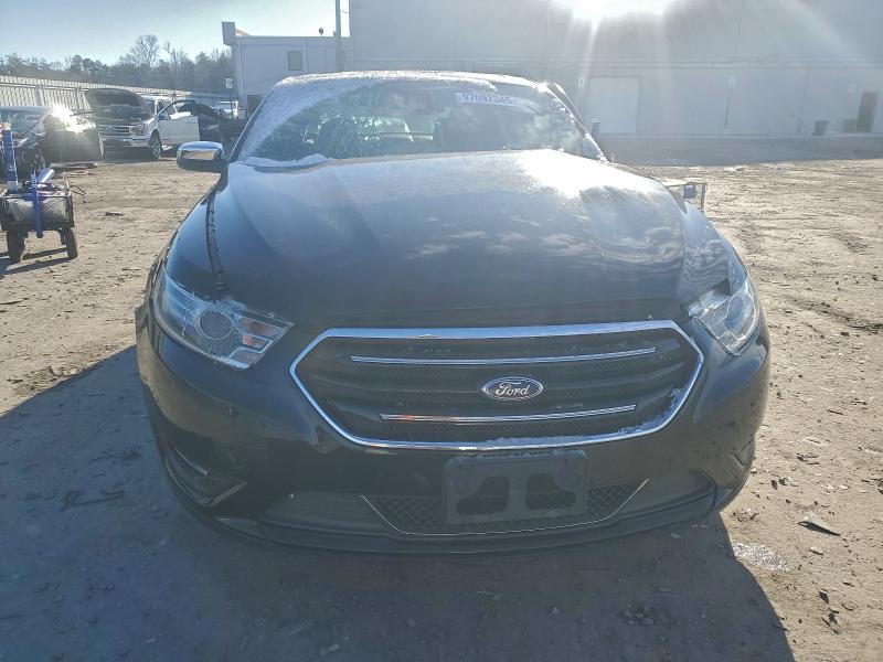 Photo 5 from auction – 2018 FORD TAURUS LIM with VIN 1FAHP2F85JG130054