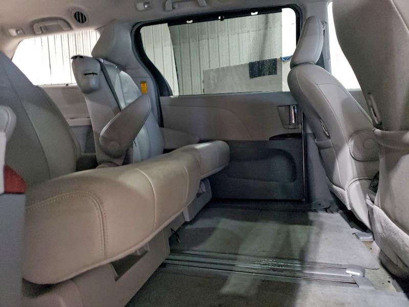 Photo 11 from auction – 2014 TOYOTA SIENNA XLE with VIN 5TDYK3DC4ES461287
