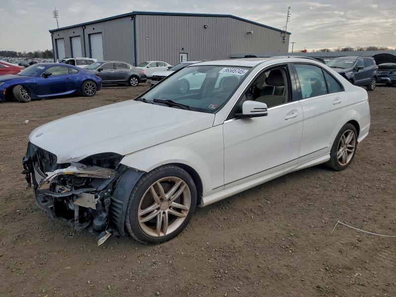 Photo 1 from auction – 2013 MERCEDES-BENZ C 300 4MAT with VIN WDDGF8AB2DR253131