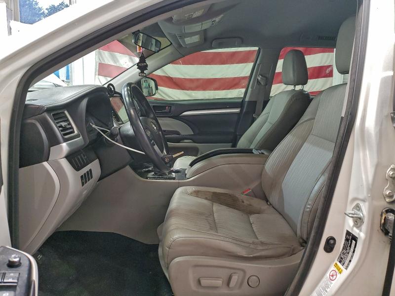 Photo 7 from auction – 2016 TOYOTA HIGHLANDER with VIN 5TDBKRFH5GS302847
