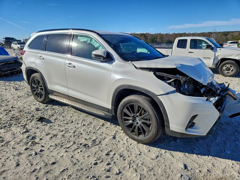 Photo 4 from auction – 2019 TOYOTA HIGHLANDER with VIN 5TDKZRFH6KS353312