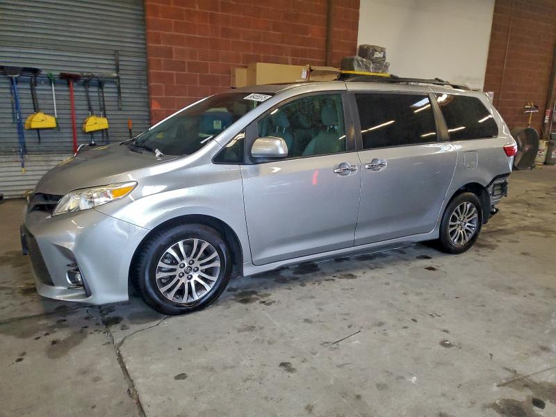 TOYOTA SIENNA XLE 2018 with VIN 5TDYZ3DC2JS943522 - Photo from auction
