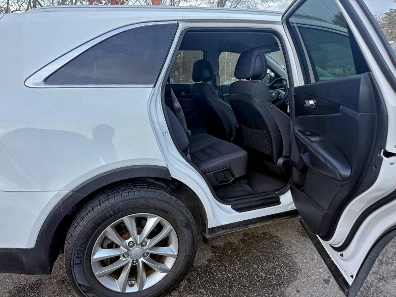 Photo 6 from auction – 2016 KIA SORENTO LX with VIN 5XYPG4A36GG116124