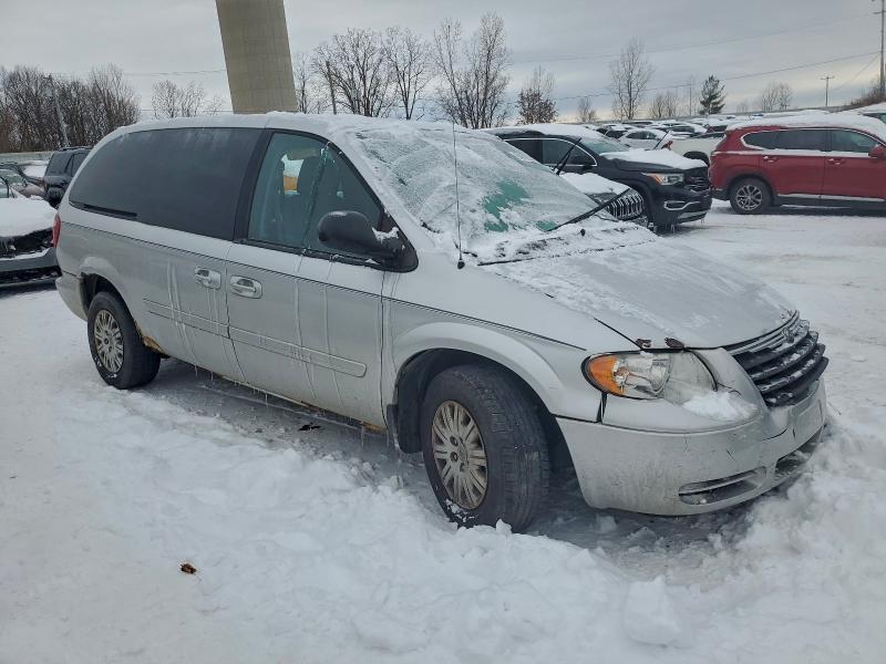 Photo 4 from auction – 2005 CHRYSLER TOWN & COU with VIN 2C4GP44R95R321302