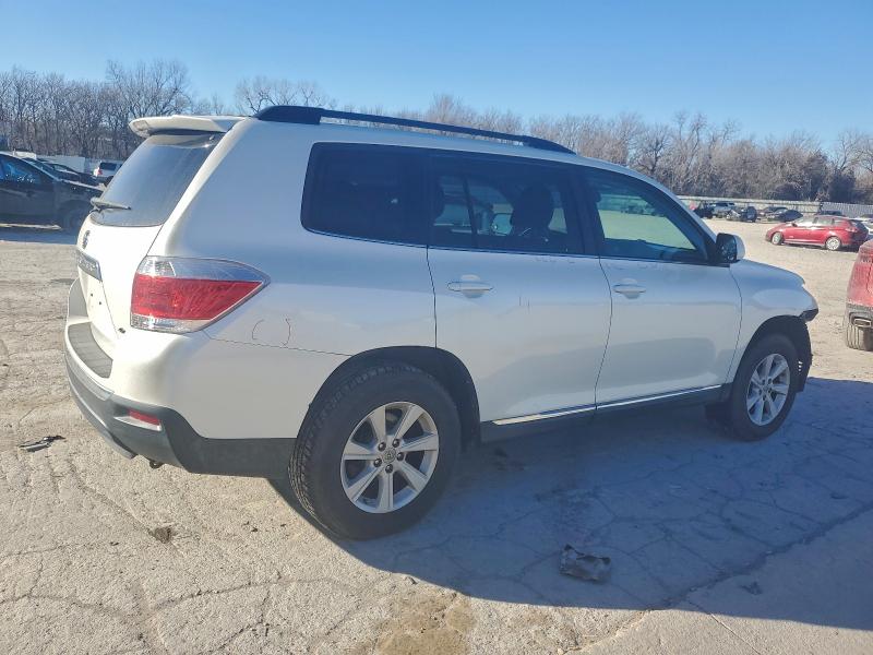 Photo 3 from auction – 2012 TOYOTA HIGHLANDER with VIN 5TDBK3EH9CS161774
