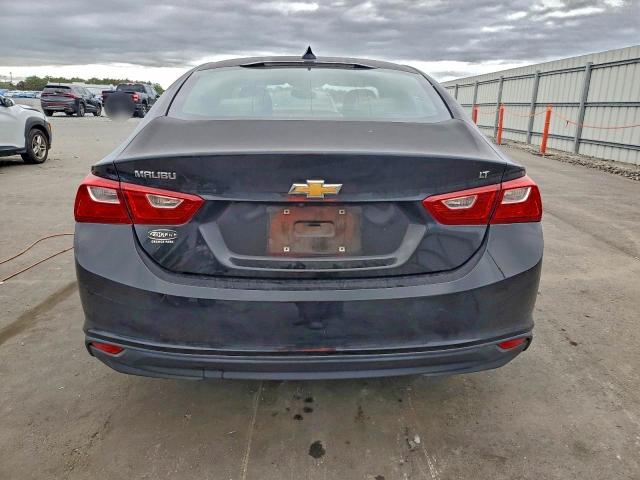 Photo 6 from auction – 2017 CHEVROLET MALIBU LT with VIN 1G1ZE5ST1HF122056