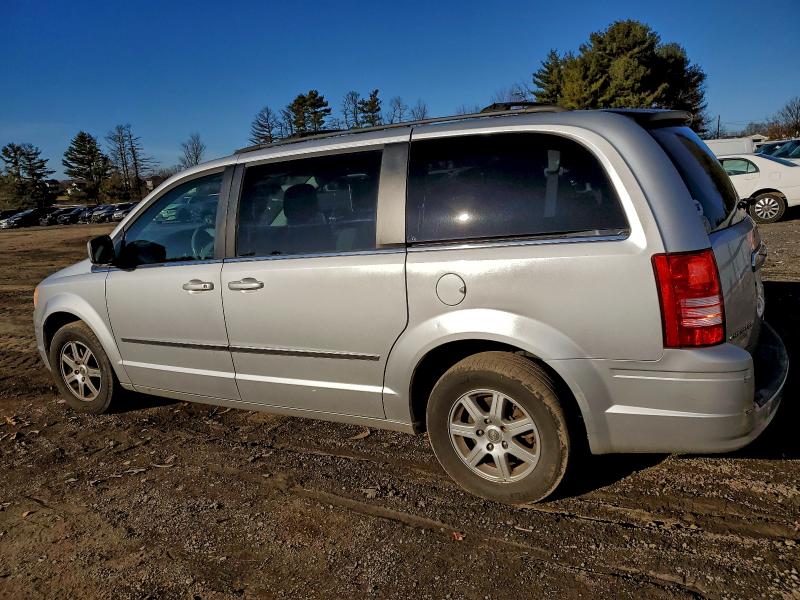 Photo 2 from auction – 2010 CHRYSLER TOWN & COU with VIN 2A4RR5D15AR413286