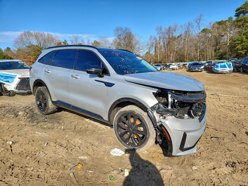 Photo 4 from auction – 2021 KIA SORENTO with VIN 5XYRKDLFXMG043270