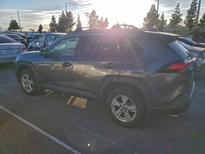 Photo 2 from auction – 2021 TOYOTA RAV4 XLE with VIN 2T3W1RFV4MC147634