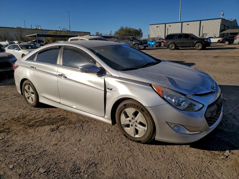Photo 4 from auction – 2012 HYUNDAI SONATA HYB with VIN KMHEC4A49CA034664