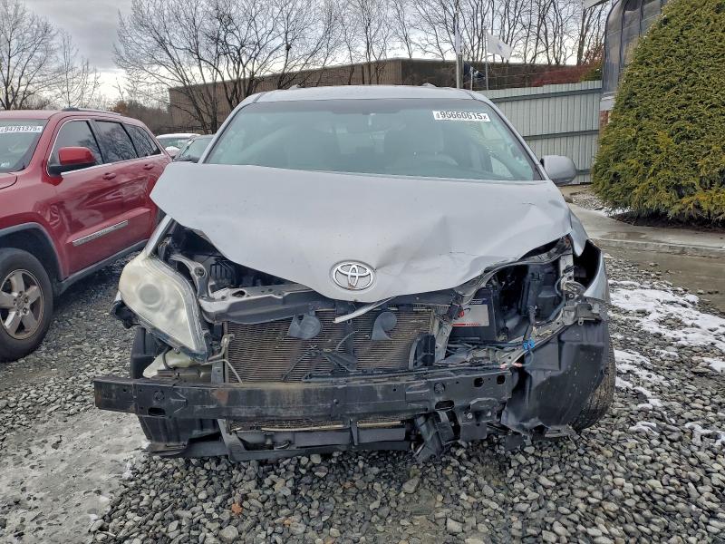Photo 5 from auction – 2015 TOYOTA SIENNA LE with VIN 5TDJK3DC7FS096252