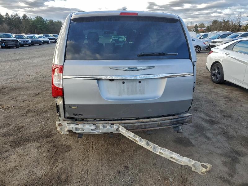 Photo 6 from auction – 2016 CHRYSLER TOWN & COU with VIN 2C4RC1BG3GR148836