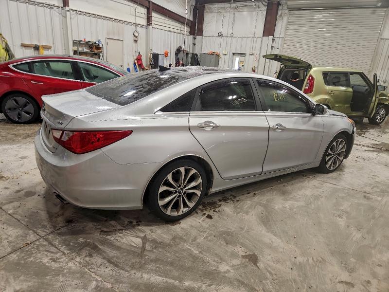 Photo 3 from auction – 2013 HYUNDAI SONATA SE with VIN 5NPEC4AB4DH801740